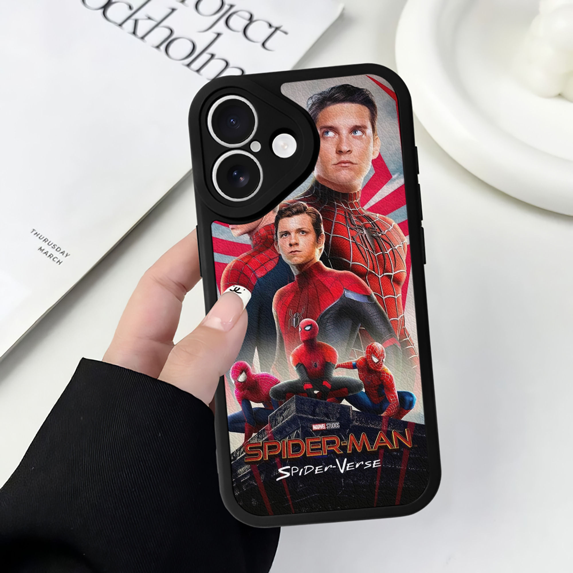 （画像用） Spider Man スパイダーマン 【iPhone 16シリーズ対応】シリコンスマホケース（レザー調） 材質：シリコン
